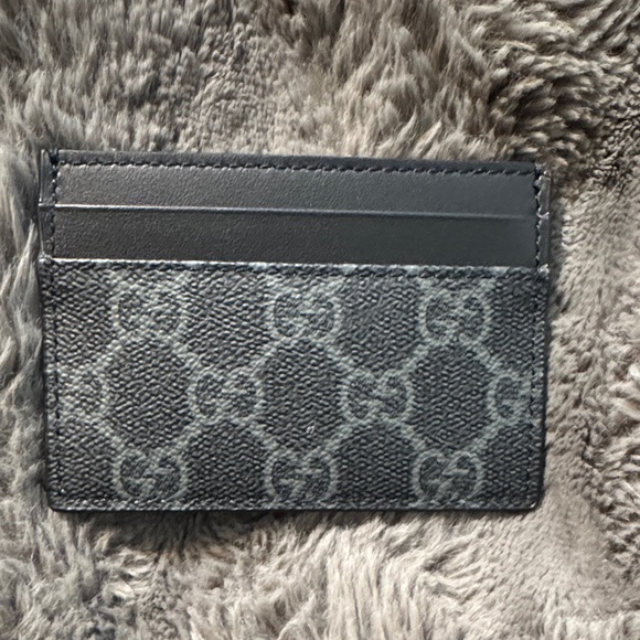 Gucci Black & Gray GG Supreme Card Holder